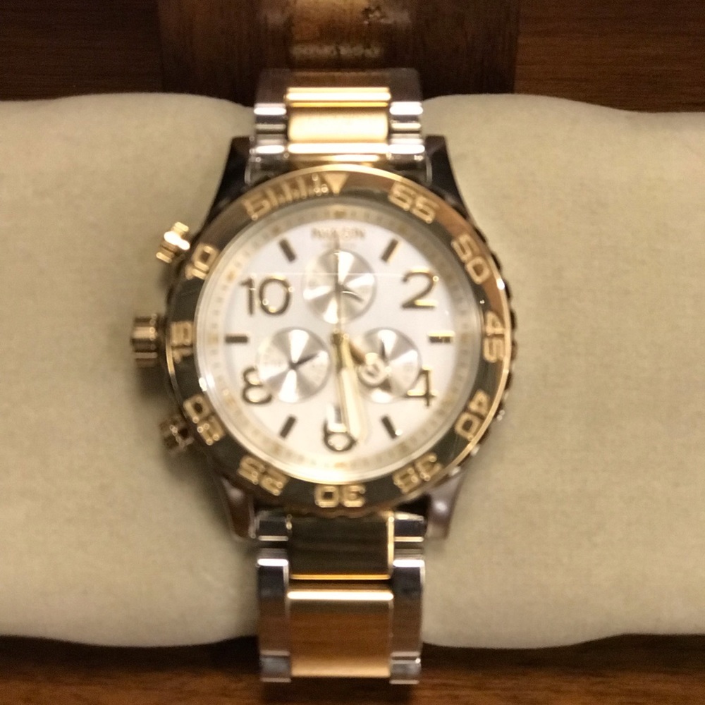 Nixon watch